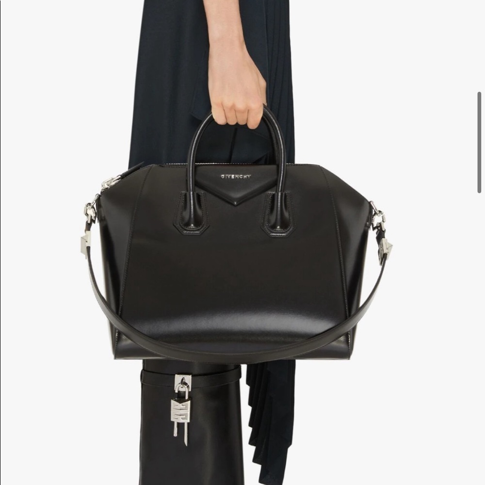 Givenchy Antigona Bag - Medium in Black